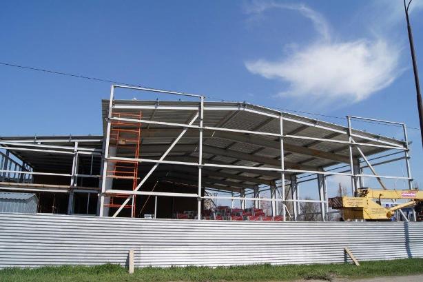 осмотр строящегося спорткомплекса